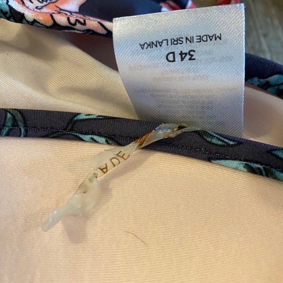 Shade & Shore one piece - Picture 2 of 3